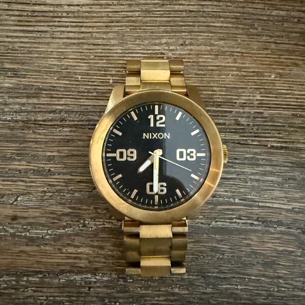 Nixon Men’s Gold Tone Analog Watch Black Dial Stainless Steel – Needs Battery
